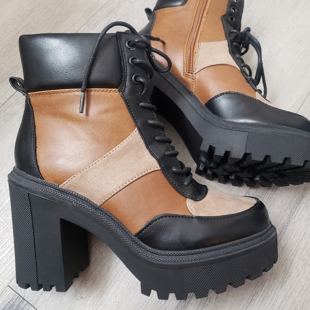 Stylish Black and Tan Women's Platform Boots - Picture 2 of 11